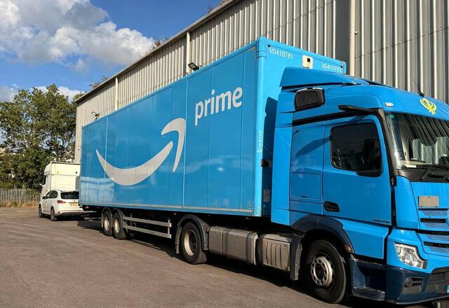 URS Choices lorry liveried for an Amazon Prime delivery run