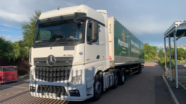 URS Choices tractor unit on a Morrisons supermarket delivery run